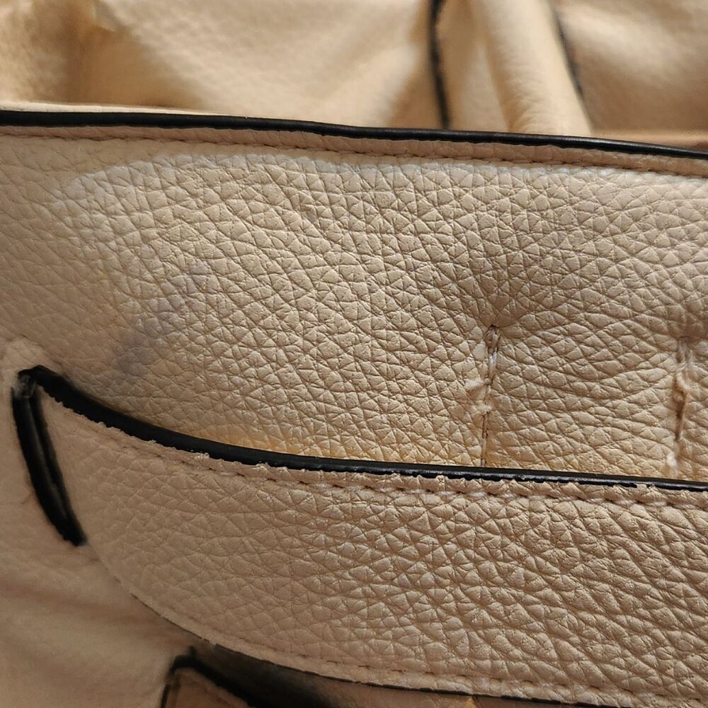 Beautiful Reed Beige and Tan Shoulder Purse - Picture 11 of 16